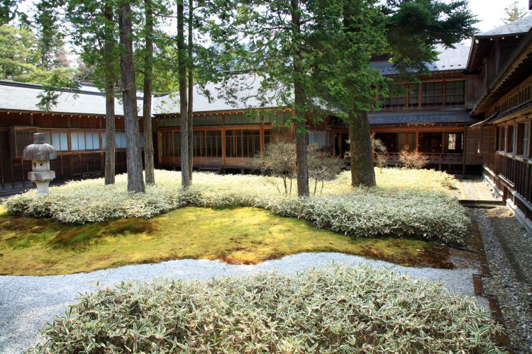 『日光金谷ホテル』に泊まる　日光東照宮 将軍着座の間 特別祈祷