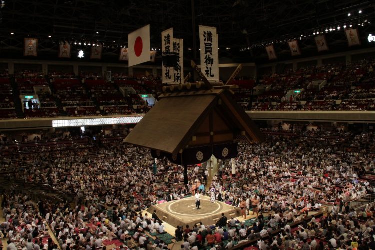 ＜新幹線で行く＞　大相撲一月場所　マスＢ席貸切で観戦